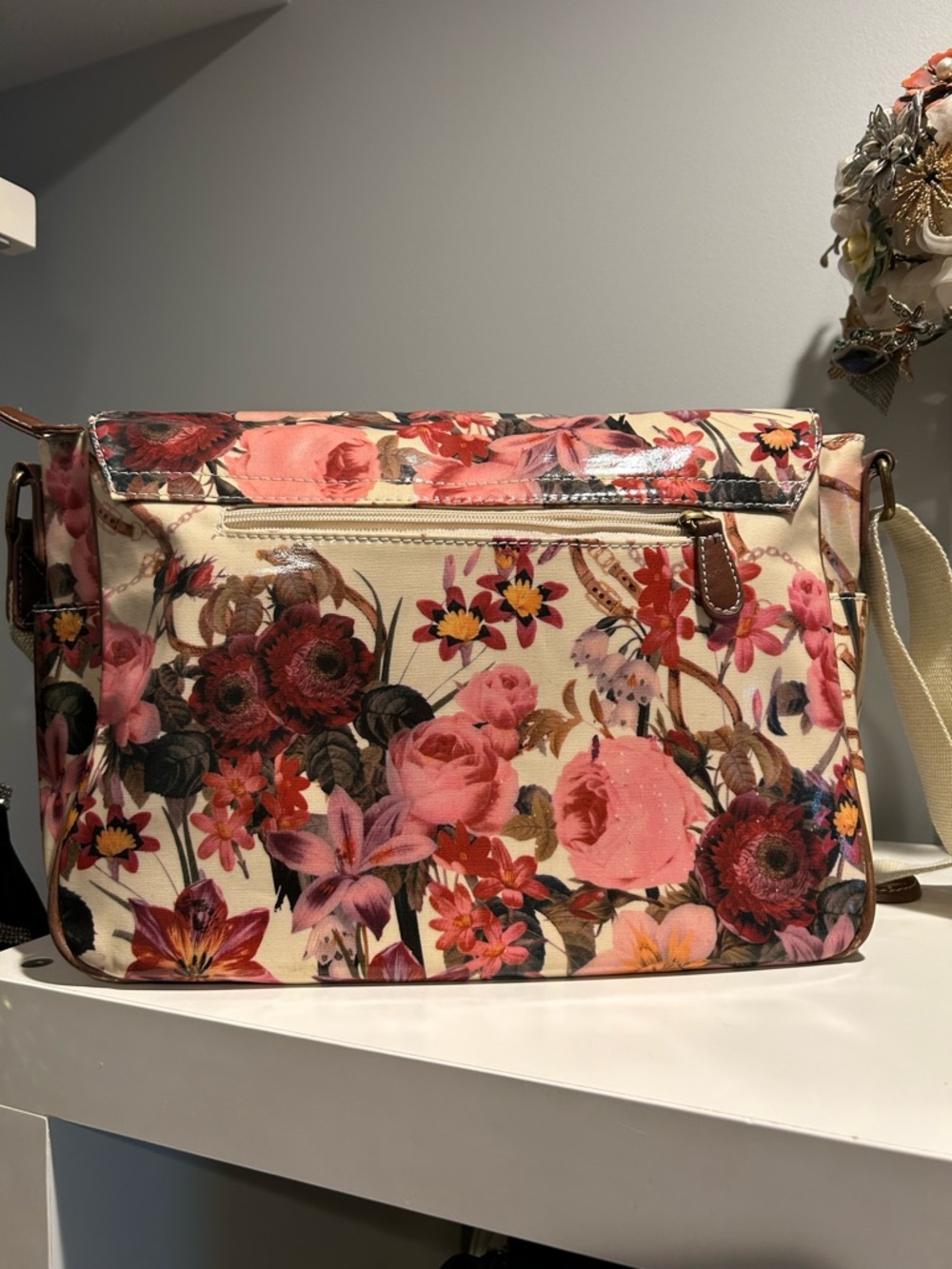 LYDC London Floral Chain Print Coated Canvas Flap Messenger Shoulder Bag NWOT - Picture 5 of 9